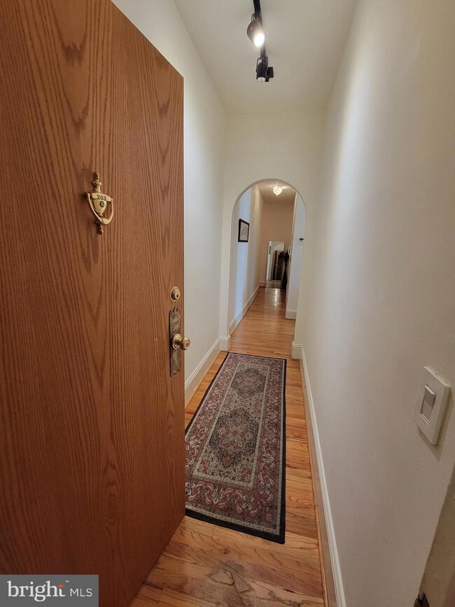 1725 P St NW unit 203, Washington, DC 20036 - photo 2