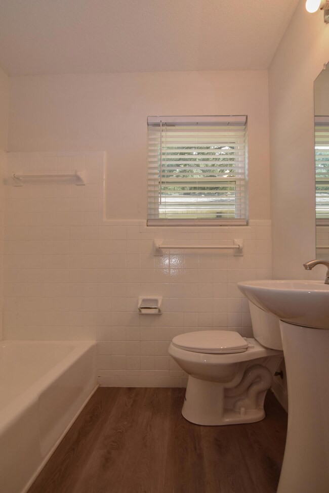 1523 Avalon -16