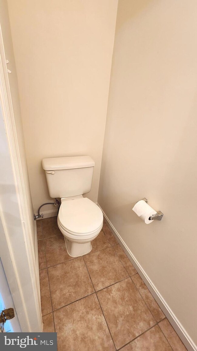 13215 Coppermill Dr, Herndon, VA 20171 - photo 5