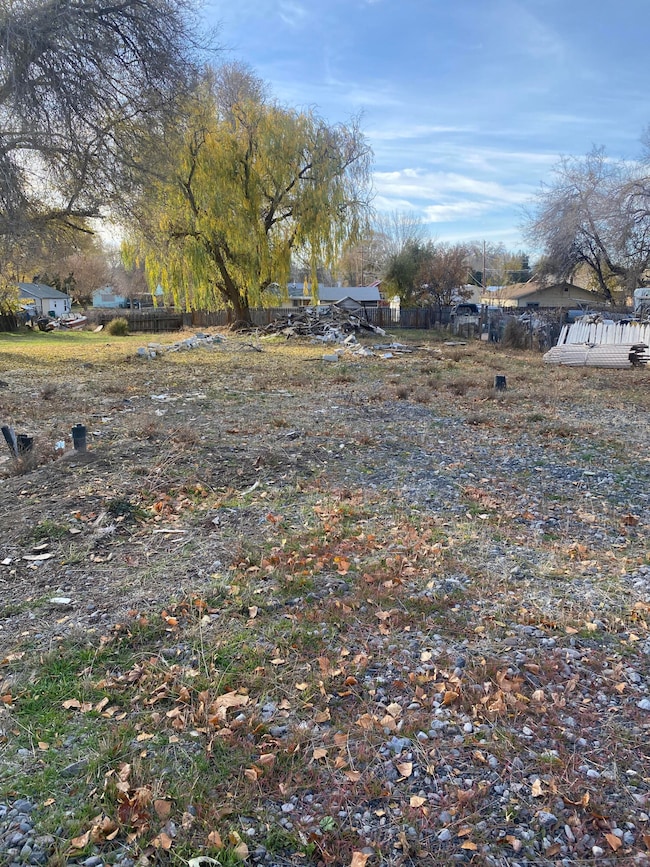 1740 Gary St, Klamath Falls, OR 97603 - photo 2