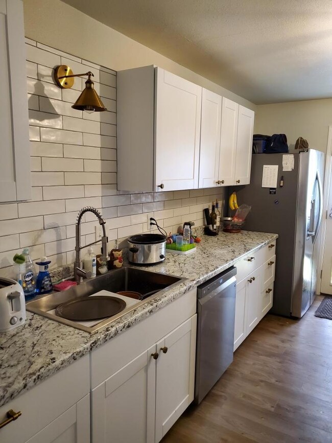 2425 Beverly Dr, Redding, CA 96002 - photo 4