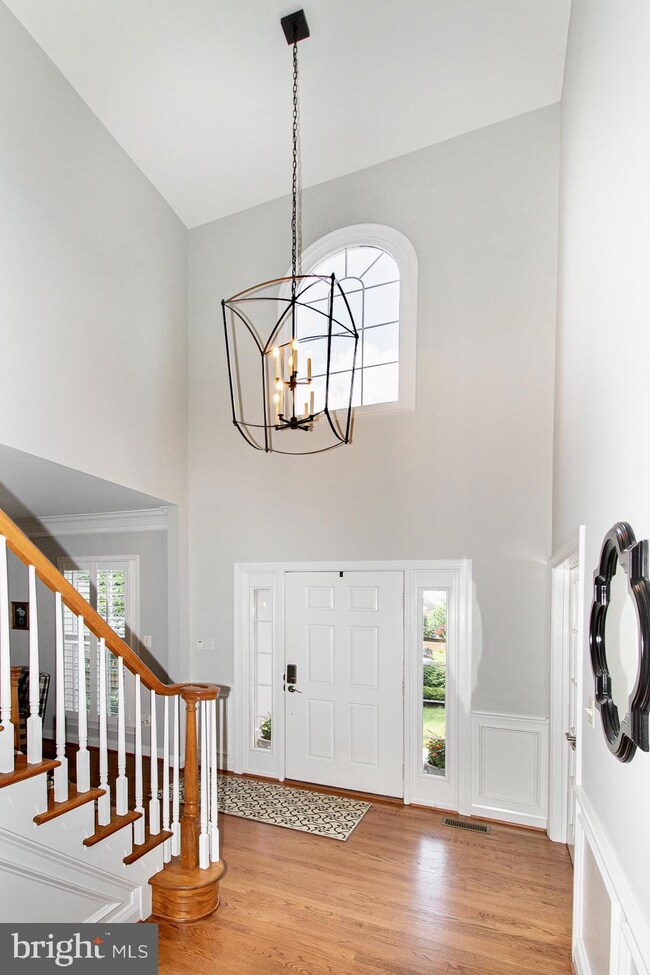 5611 Willow Crossing Ct, Clifton, VA 20124 - photo 3