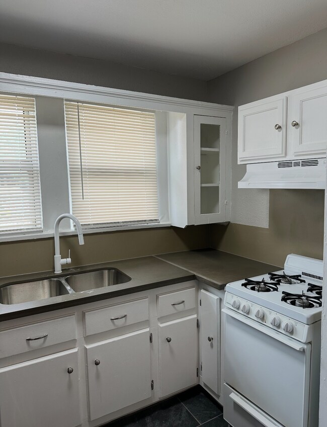 1748 Richmond Ave unit 4, Houston, TX 77098 - photo 4