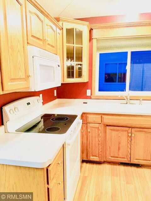 Tons of Cabinet space