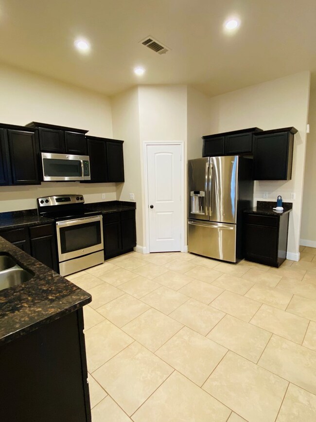 711 E 96th St, Odessa, TX 79765 - photo 4