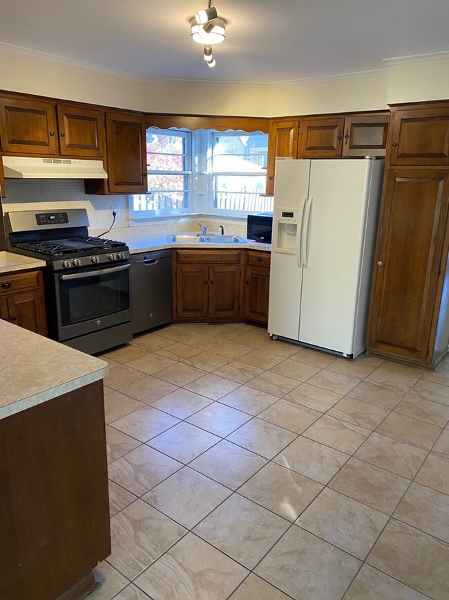 409 S Naperville Rd, Wheaton, IL 60187 - photo 3