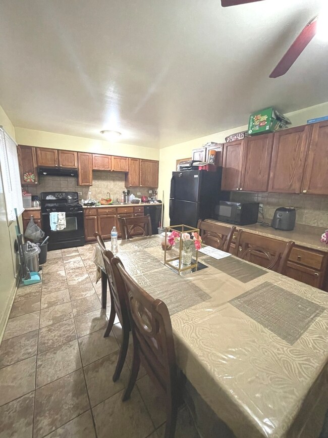 1296 Prairie Ave unit B, Glendale Heights, IL 60139 - photo 7