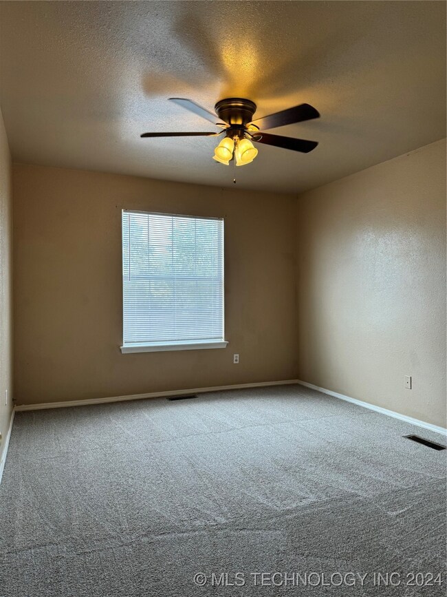 14216 S Hickory St, Glenpool, OK 74033 - photo 6