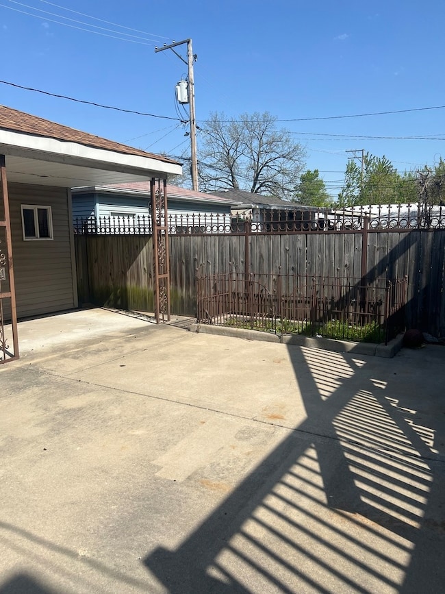 10642 S Calhoun Ave, Chicago, IL 60617 - photo 6