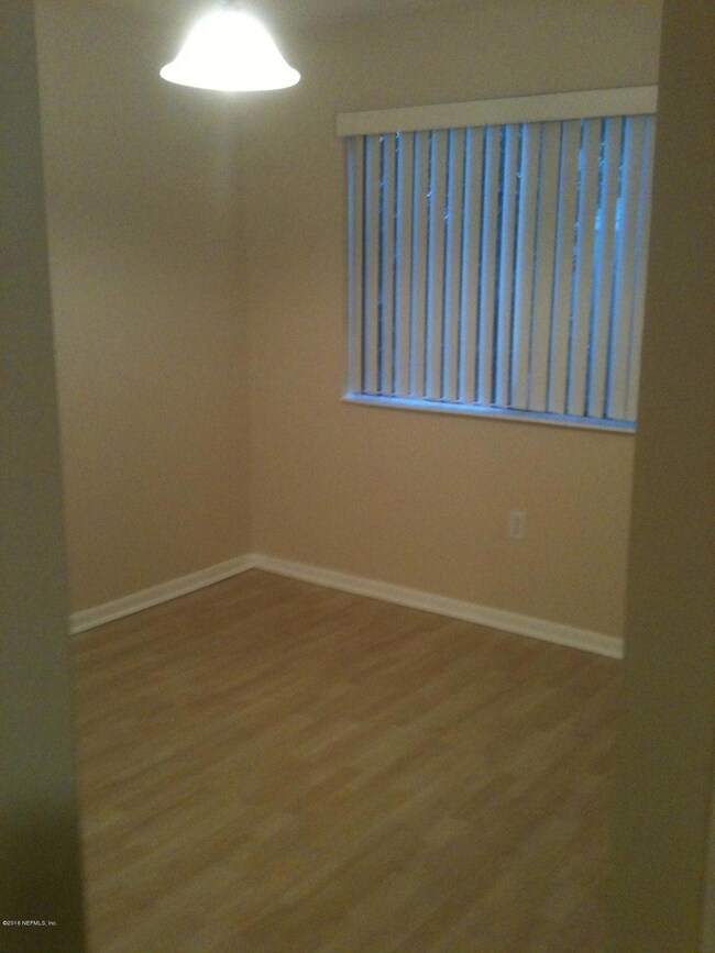 721 Oaks Manor Ct, Jacksonville, FL 32211 - photo 5