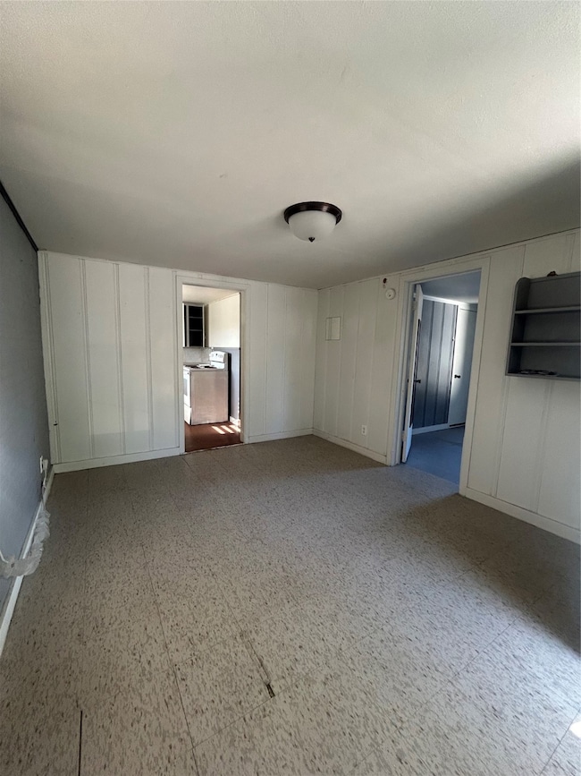 1901 N Avenue G, Freeport, TX 77541 - photo 2