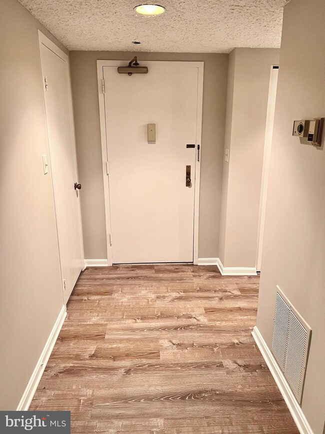 Skyline House unit 1008, Baileys Crossroads, VA 22041 - photo 3