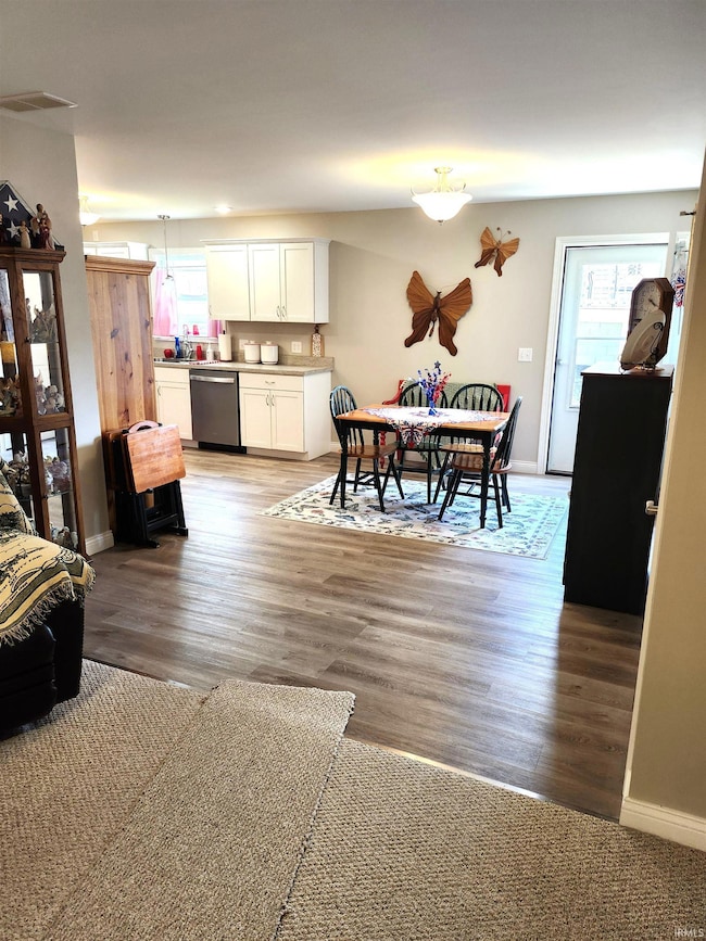 Open floor plan!