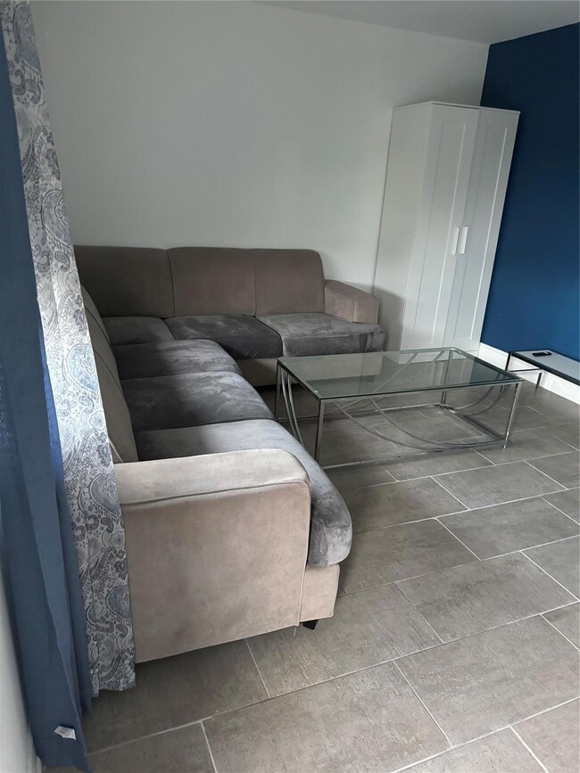 2201 Greene St unit 7, Hollywood, FL 33020 - photo 5