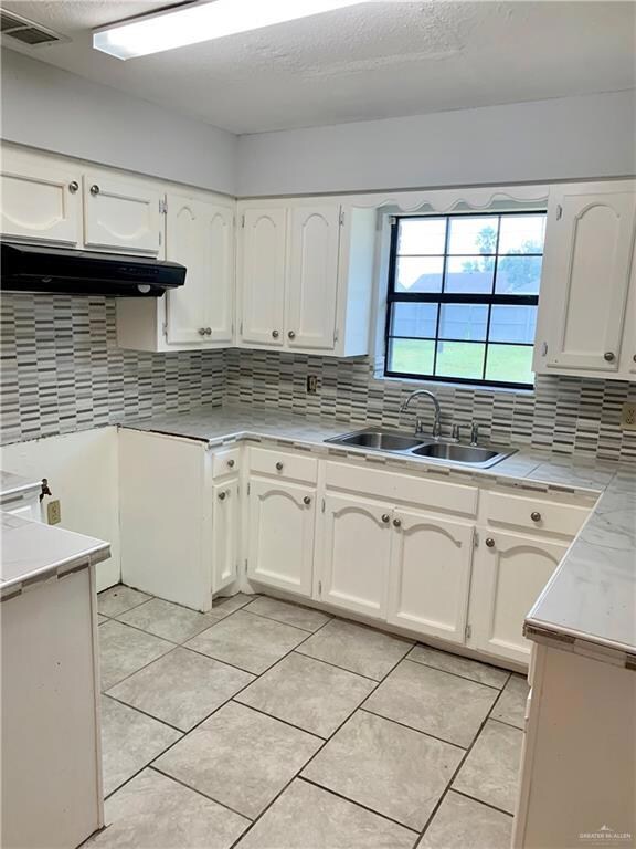 321 W Cherokee Ave, Pharr, TX 78577 - photo 2