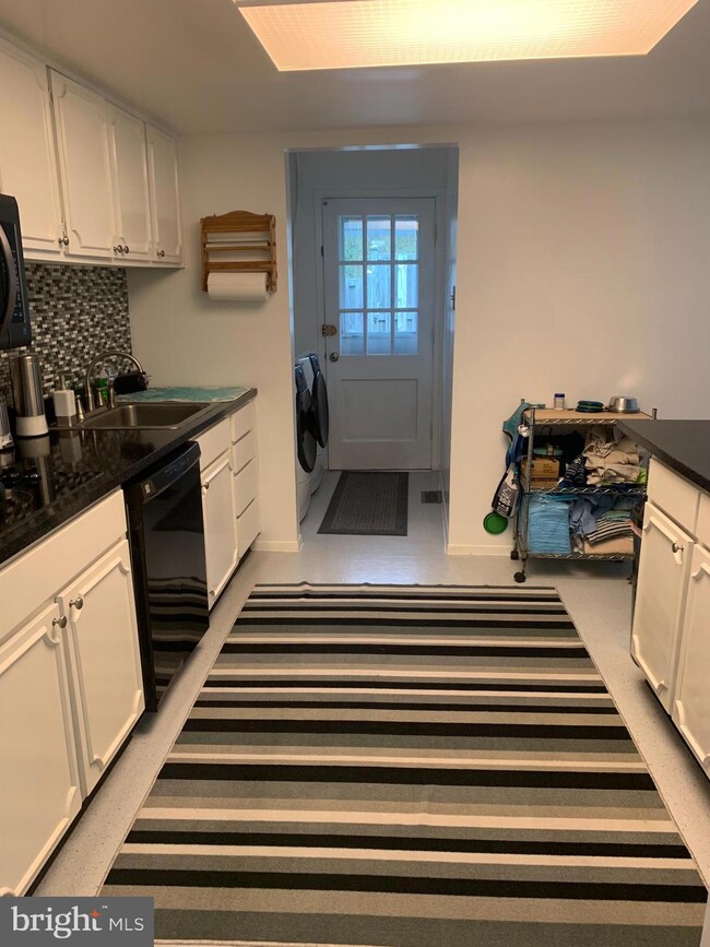 12738 Millstream Dr, Bowie, MD 20715 - photo 3