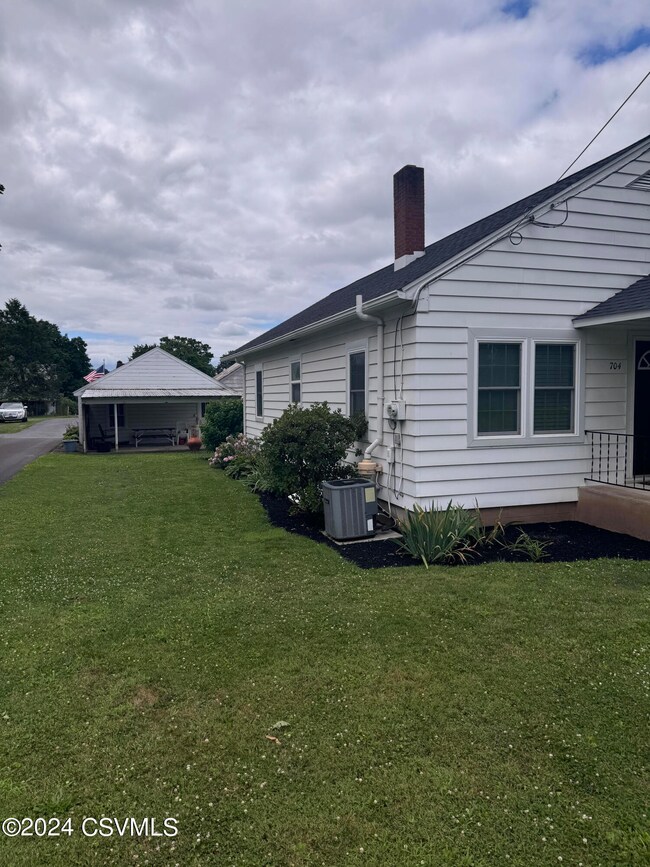 704 Penn St, Milton, PA 17847 - photo 3