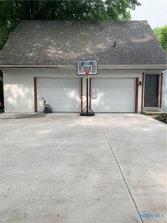 2.5 Attached Garage