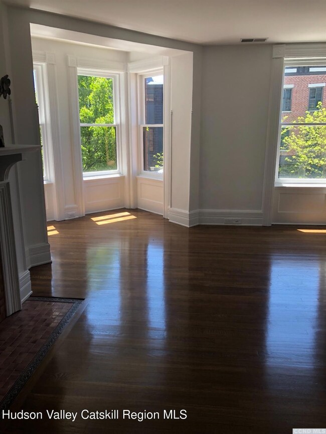420 Warren St unit 2R, Hudson, NY 12534 - photo 4