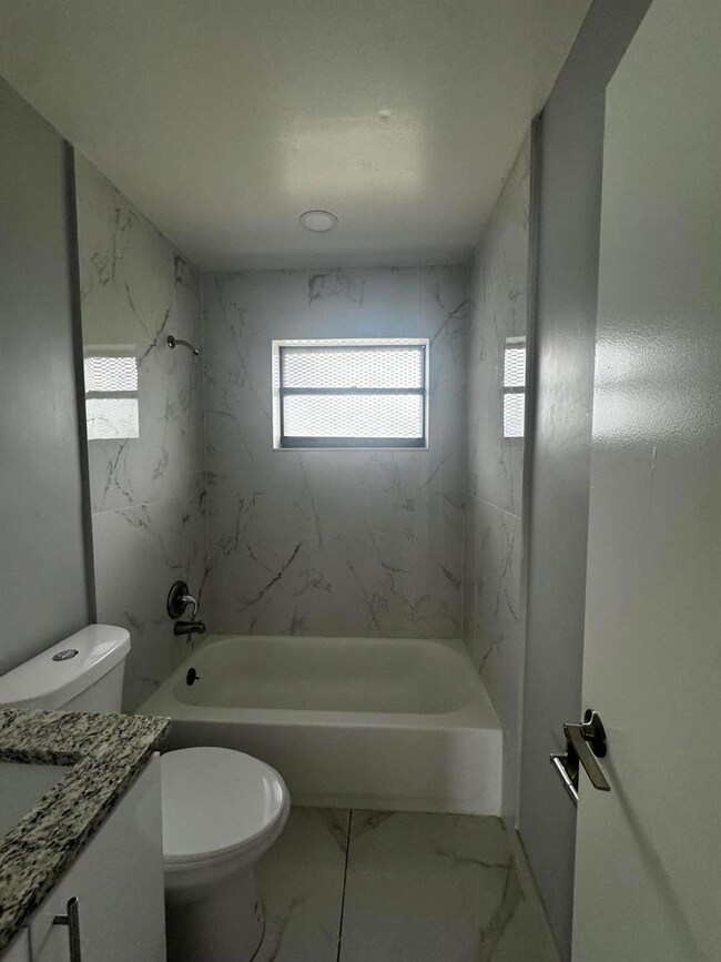 518 Avenue I unit B, Riviera Beach, FL 33404 - photo 6