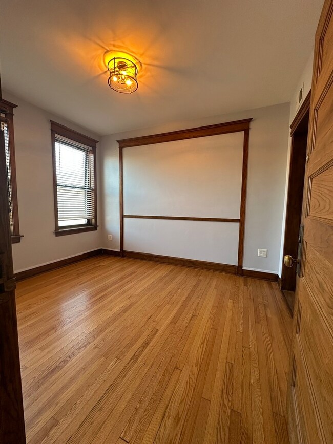 1949 W Grace St unit 2E, Chicago, IL 60613 - photo 5