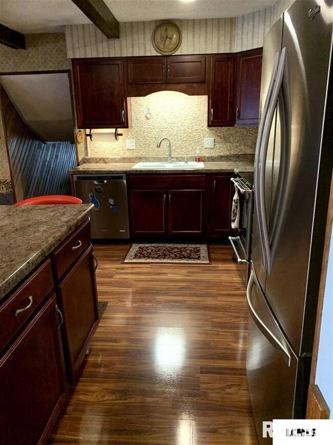 380 Northgate St, Lincoln, IL 62656 - photo 6