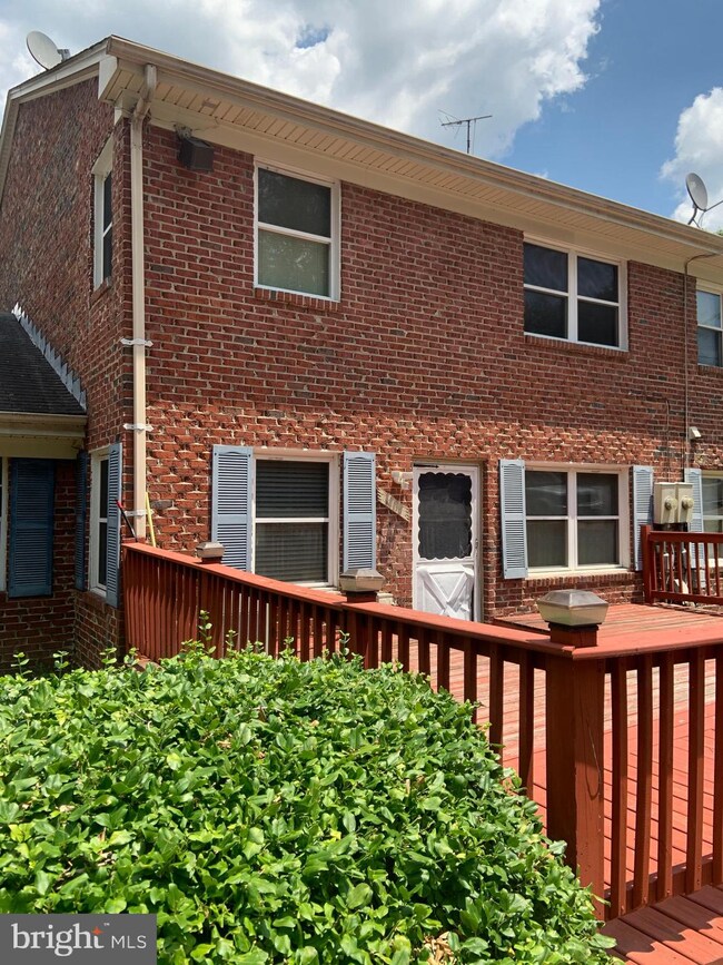 9756 Hagel Cir unit E, Lorton, VA 22079 - photo 3