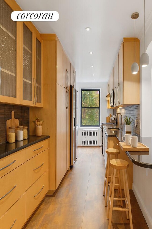 69-40 Yellowstone Blvd unit 121, Forest Hills, NY 11375 - photo 3