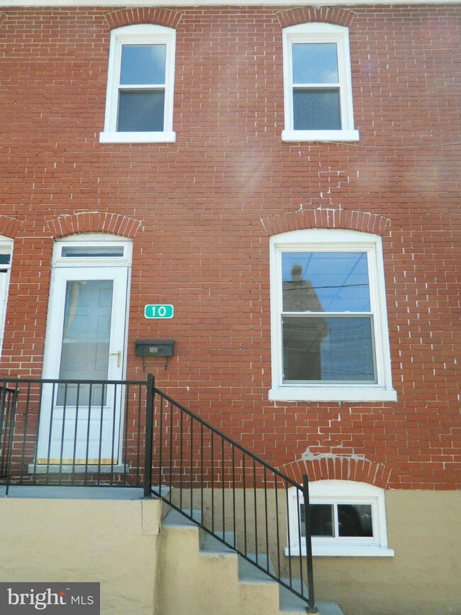 10 West Side Ave, Hagerstown, MD 21740 - photo 2