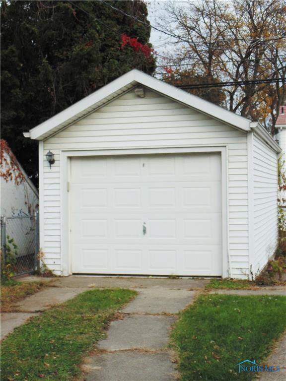 2833 121st St, Toledo, OH 43611 - photo 2