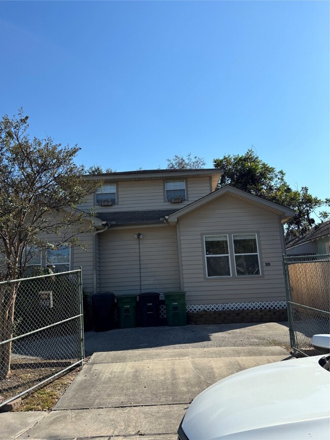 908 Enid St unit 1, Houston, TX 77009 - photo 2