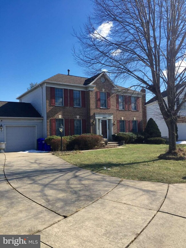 19805 Sovereign Ct, Germantown, MD 20876 - photo 2