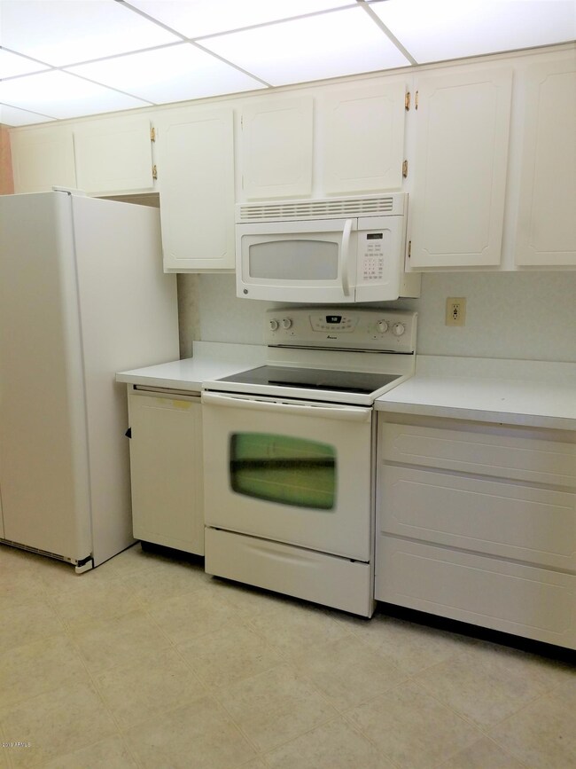 10926 W Topaz Dr, Sun City, AZ 85351 - photo 4