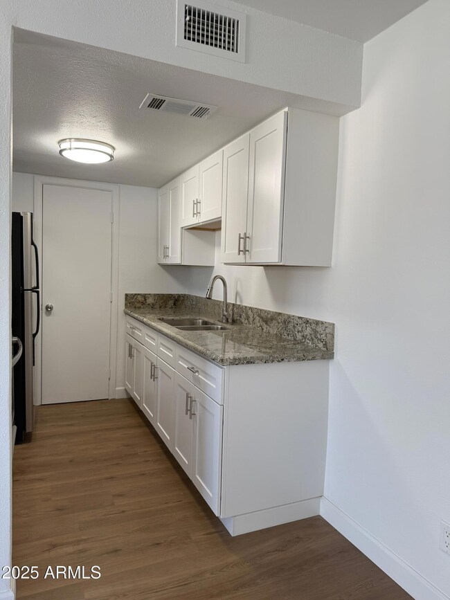 4041 S 44th Way, Phoenix, AZ 85040 - photo 5