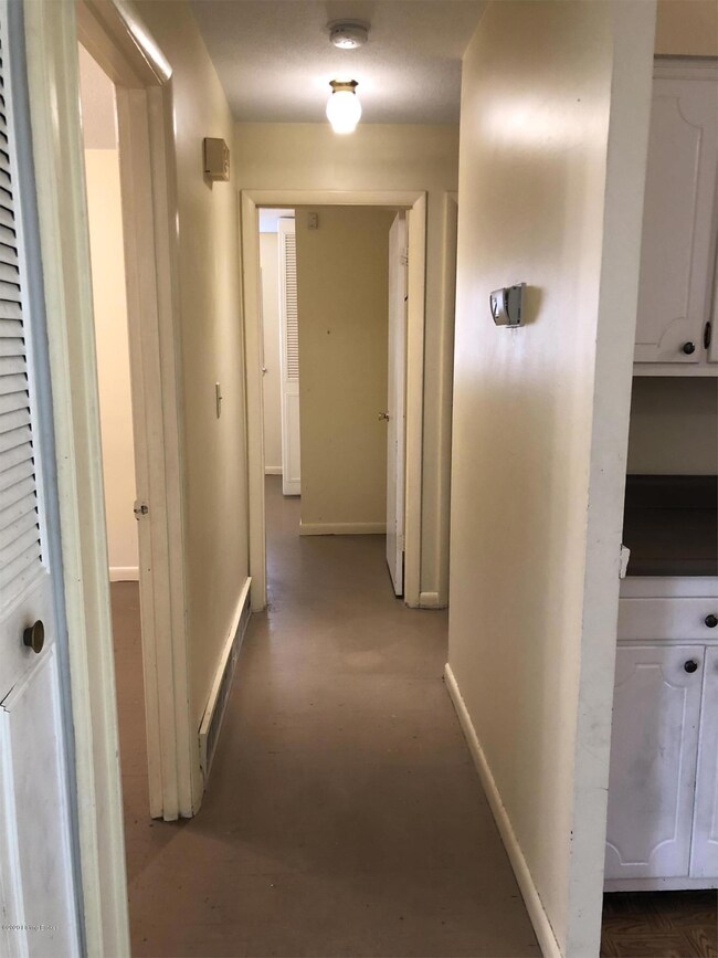 5509 Idlewood Ln, Louisville, KY 40291 - photo 3