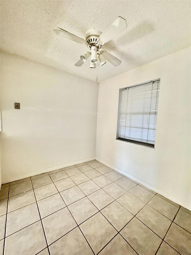 680 Tennis Club Dr unit 107, Fort Lauderdale, FL 33311 - photo 3