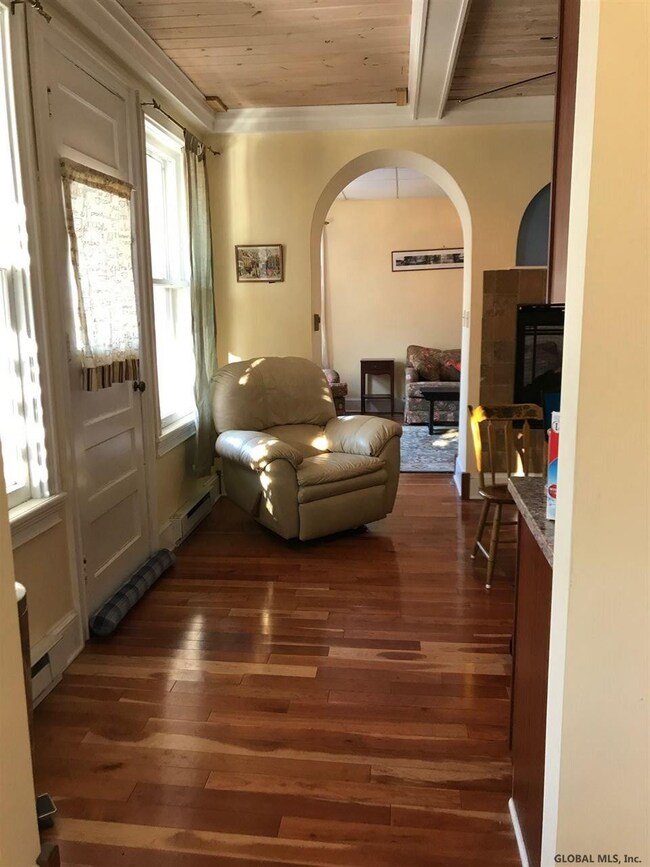 164 Spring St unit 2, Saratoga Springs, NY 12866 - photo 6