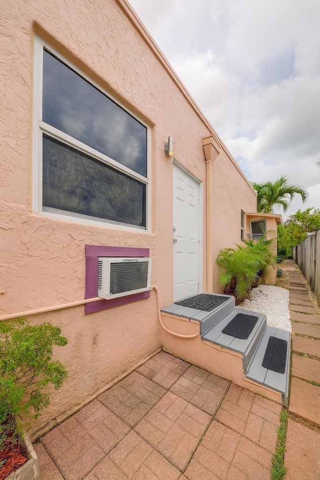 1935 Taylor St unit 2, Hollywood, FL 33020 - photo 6