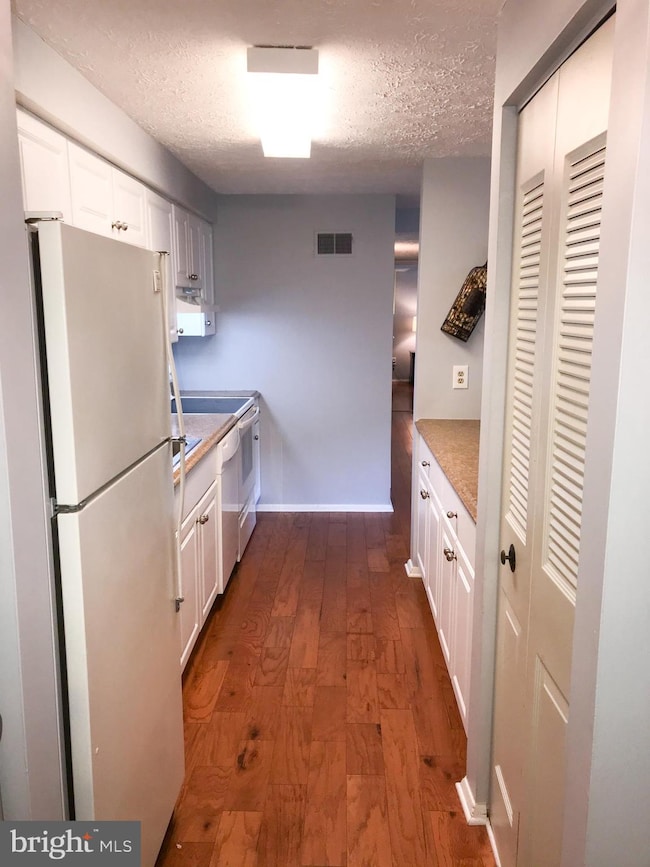 19629 Gunners Branch Rd, Germantown, MD 20876 - photo 5