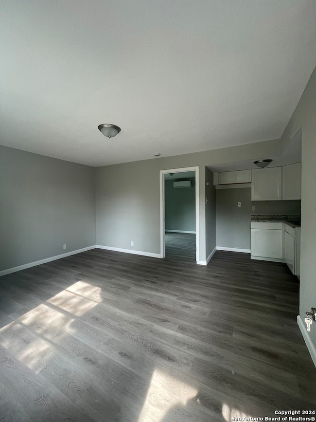 1723 W Mayfield Blvd unit 6, San Antonio, TX 78211 - photo 2