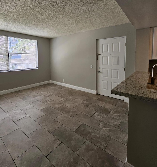 700 Executive Center Dr unit 23, West Palm Beach, FL 33401 - photo 6