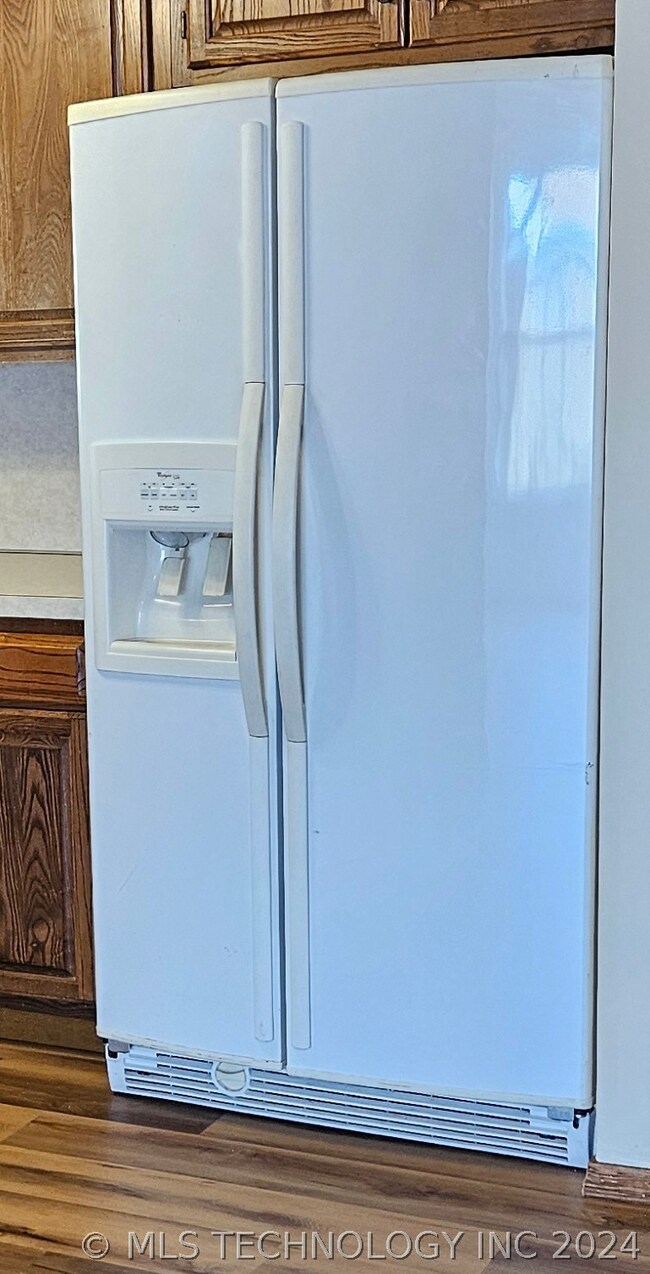 Refrigerator Stays