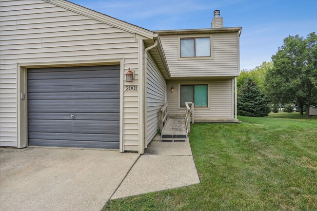 2001 Sunview Dr, Champaign, IL 61821 | MLS# MRD11883609