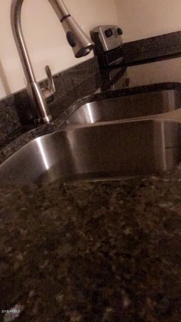 KITCHEN GRANITE