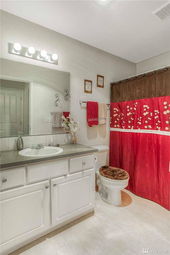 1866 Spencer Ct unit 12-D, Dupont, WA 98327 - photo 2