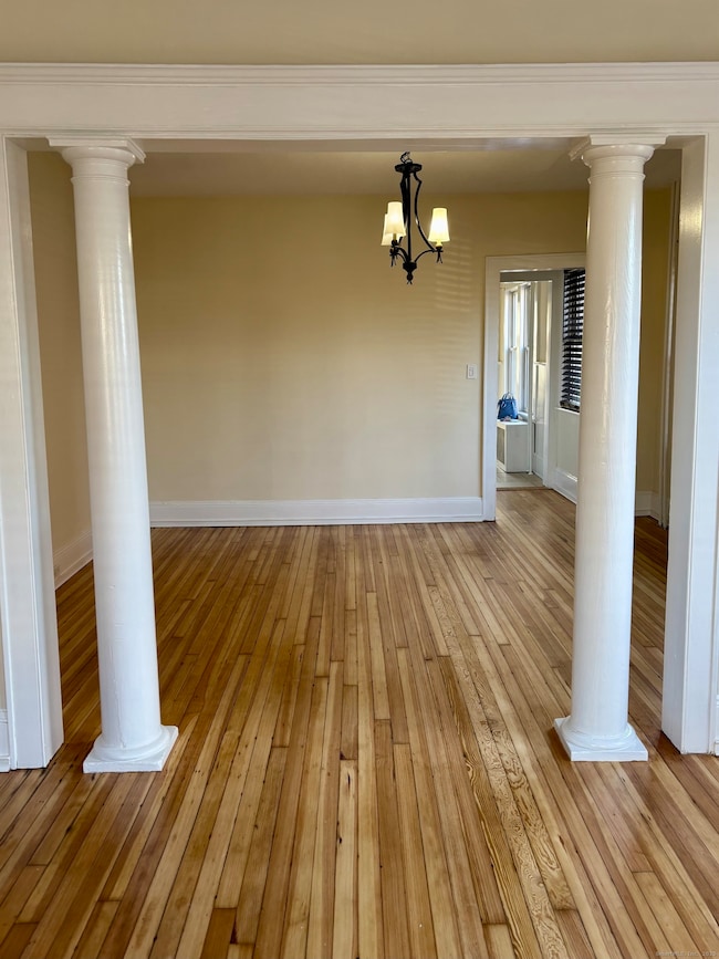 129 Post Rd, Fairfield, CT 06824 - photo 2