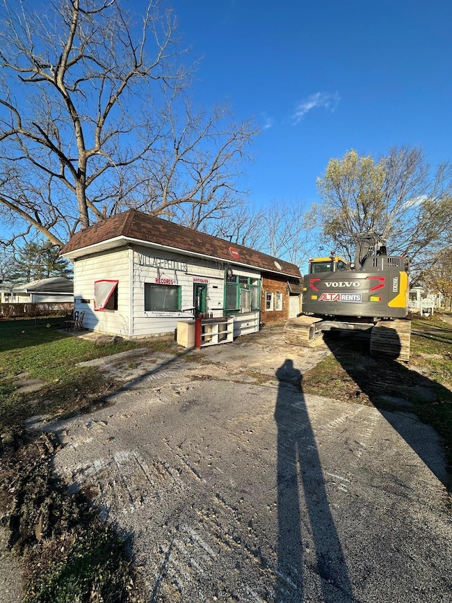 26828 W Main St, Edwardsburg, MI 49112 - photo 2