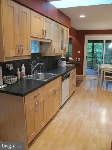 2454 Freetown Dr, Reston, VA 20191 - photo 4