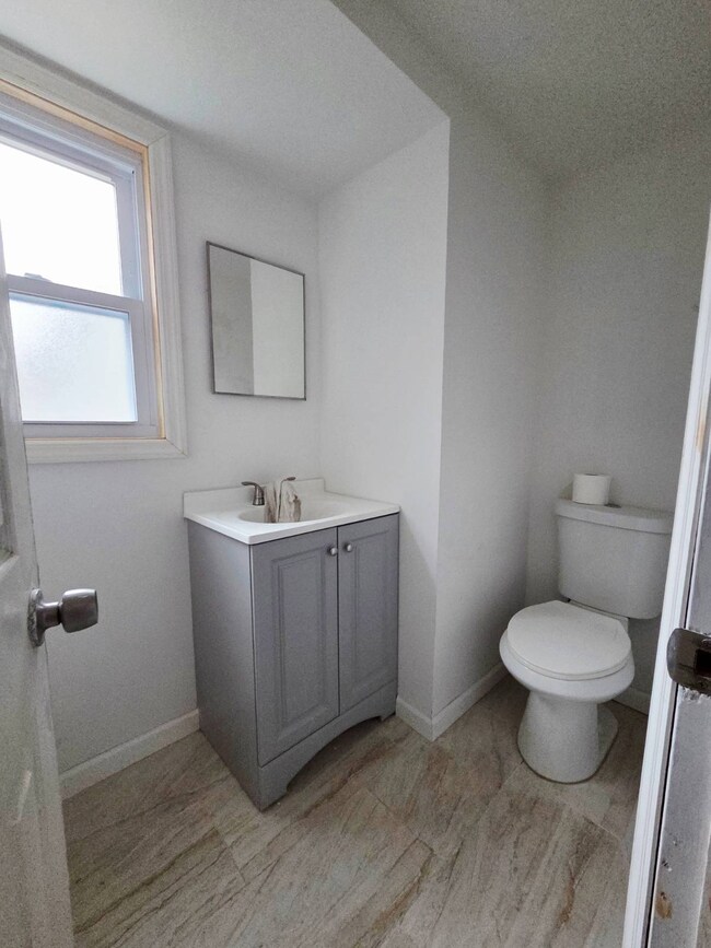 153 Washington St unit 5, East Islip, NY 11730 - photo 5