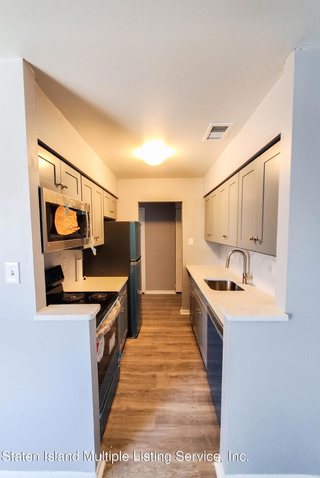 920 Armstrong Ave unit 1-3, Staten Island, NY 10308 - photo 4